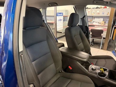 Used 2023 GMC Terrain SLE w/ Elevation Edition FWD image 29