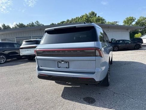 Used 2025 Lincoln Navigator Reserve AWD/4WD image 23