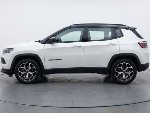 Used 2025 Jeep Compass Limited image 5