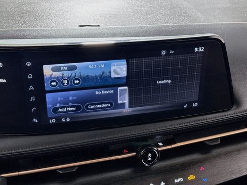 Used 2024 Nissan Ariya AWD image 18