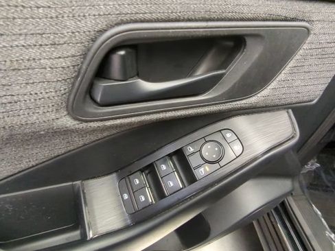 Used 2023 Nissan Rogue S AWD/4WD image 24