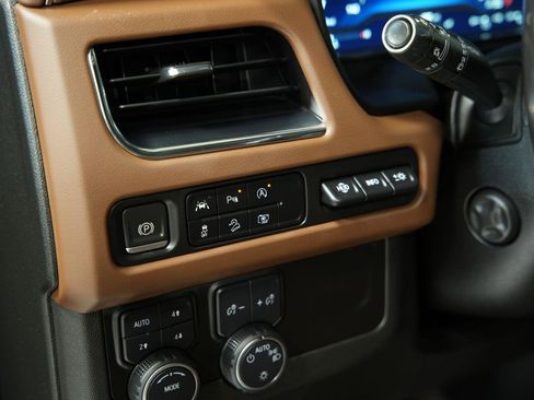 Used 2023 Chevrolet Tahoe High Country AWD/4WD image 43
