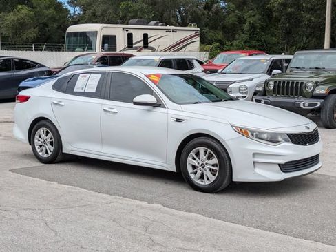 Used 2017 Kia Optima LX FWD image 2