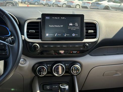 Used 2025 Hyundai Venue SEL FWD image 18
