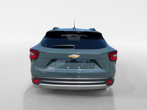 New 2026 Chevrolet Trax LT w/ LT Convenience Package FWD image 4