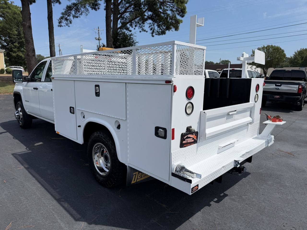 Used 2016 GMC Sierra 3500 2WD Crew Cab w/ Sierra Convenience Package image 2