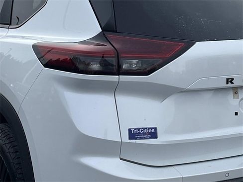 Used 2025 Nissan Rogue SV image 5