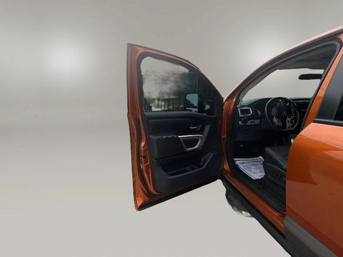 Used 2019 Nissan Titan PRO-4X AWD/4WD image 3