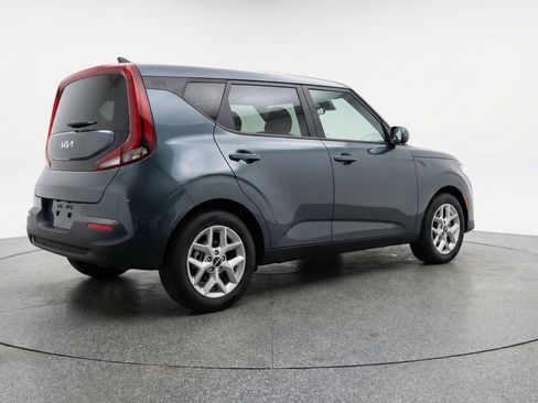 Used 2025 Kia Soul LX w/ LX Technology Package FWD image 9