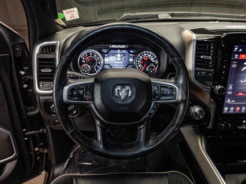 Used 2019 RAM 1500 Laramie AWD/4WD image 15