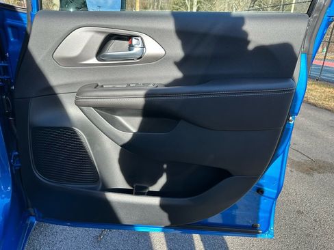New 2026 Chrysler Pacifica Select image 32