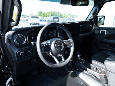 Used 2024 Jeep Wrangler High Altitude AWD/4WD image 23