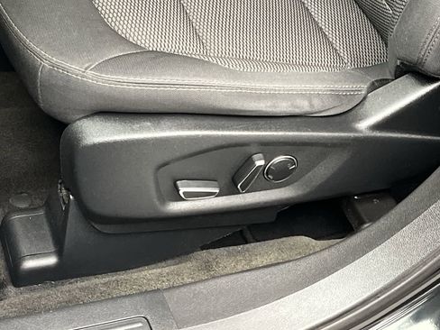 Used 2017 Ford Explorer XLT image 10