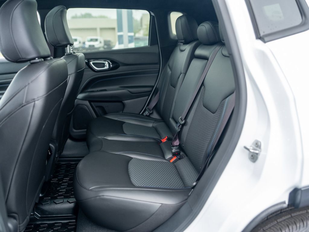New 2026 Jeep Compass Latitude w/ Sun and Sound Group AWD/4WD image 27