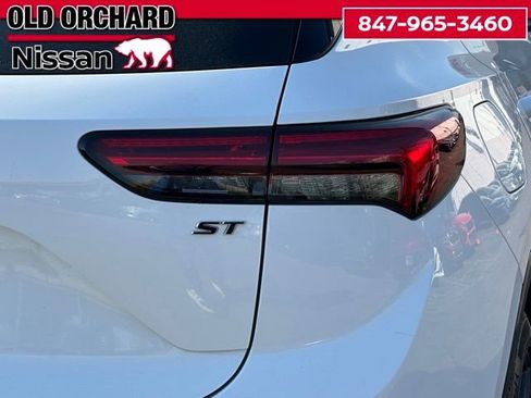 Used 2023 Buick Envision Essence w/ Sport Touring Package AWD/4WD image 7