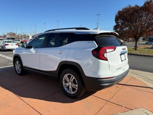 Used 2023 GMC Terrain SLE w/ Driver Convenience Package image 4
