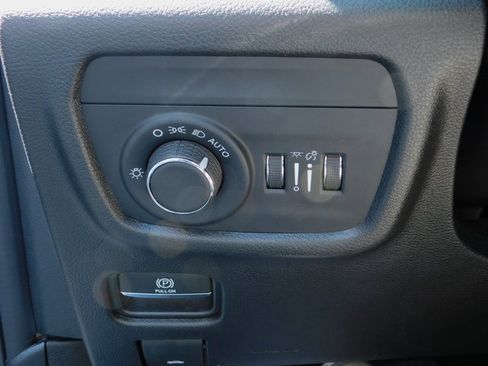 Used 2023 Jeep Grand Cherokee L Laredo image 33