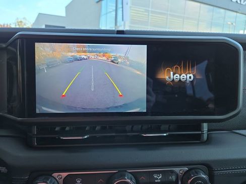 Used 2024 Jeep Wrangler Rubicon image 24