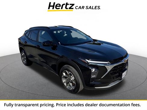 Used 2025 Chevrolet Trax LT FWD image 1