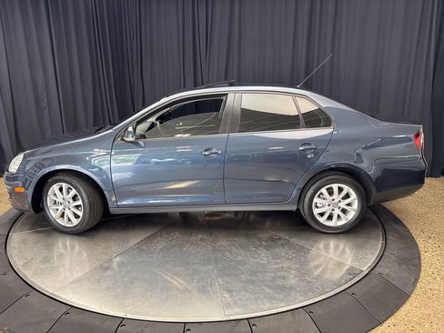 Used 2010 Volkswagen Jetta SE image 4