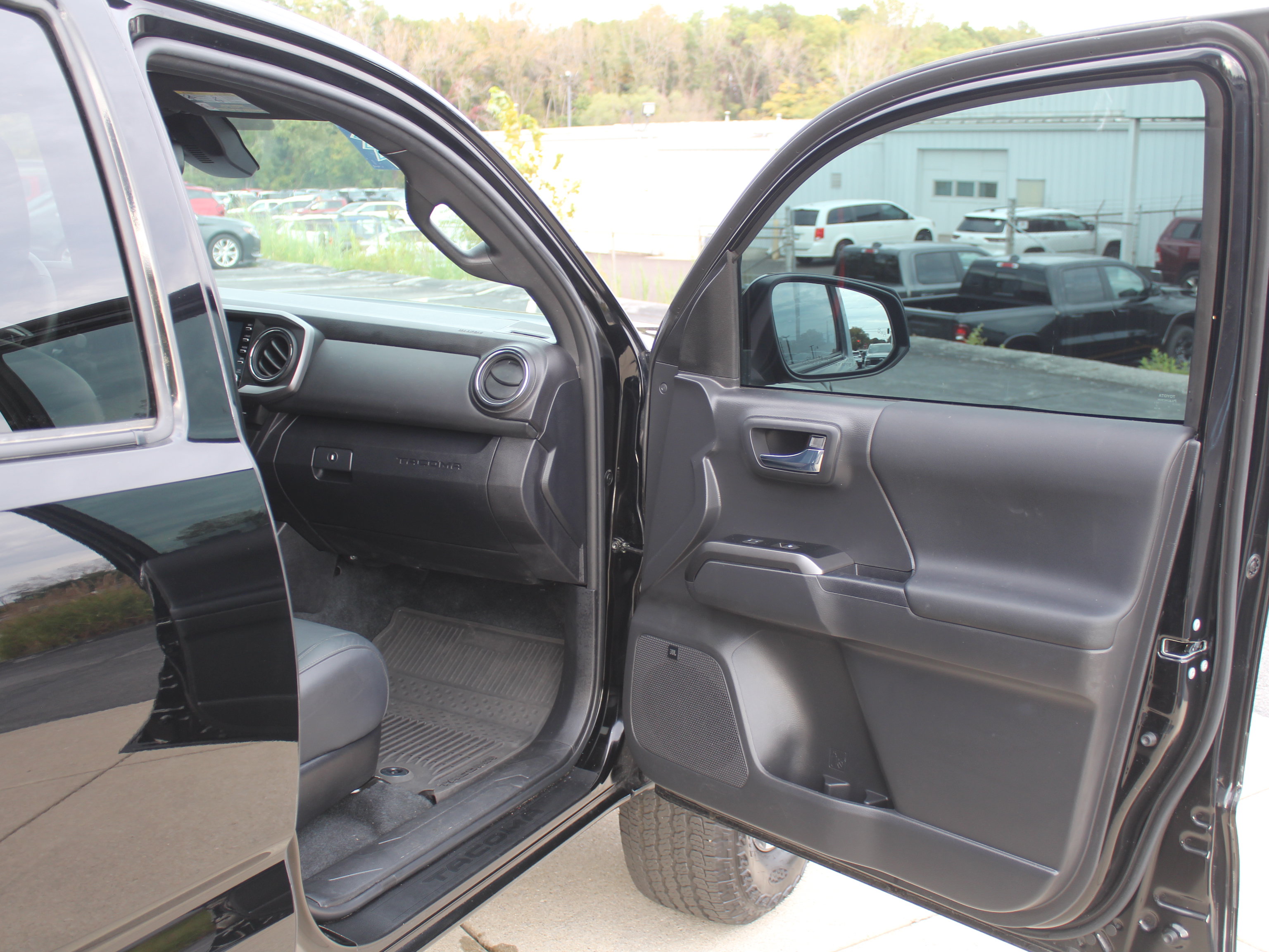Used 2023 Toyota Tacoma TRD Off-Road w/ TRD Premium Off Road Package AWD/4WD image 26