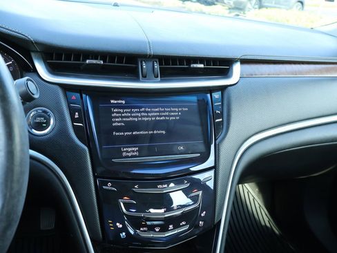 Used 2019 Cadillac XTS Luxury image 23