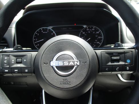 Used 2023 Nissan Rogue SV AWD/4WD image 16