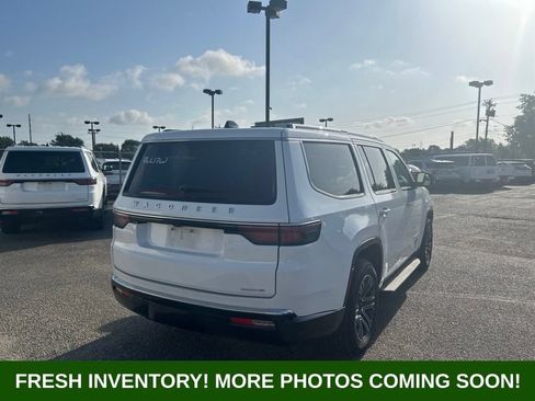 Used 2024 Jeep Wagoneer Series II w/ Flexible Seating Group RWD image 3