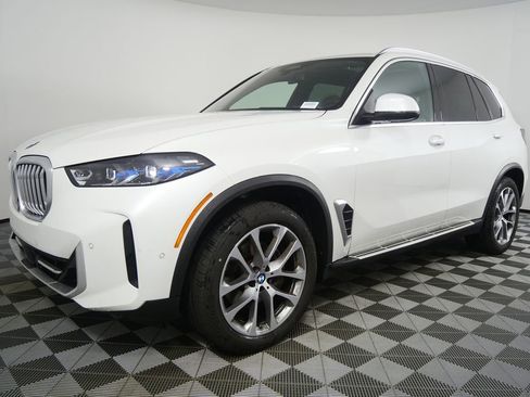 Certified 2025 BMW X5 xDrive40i image 7