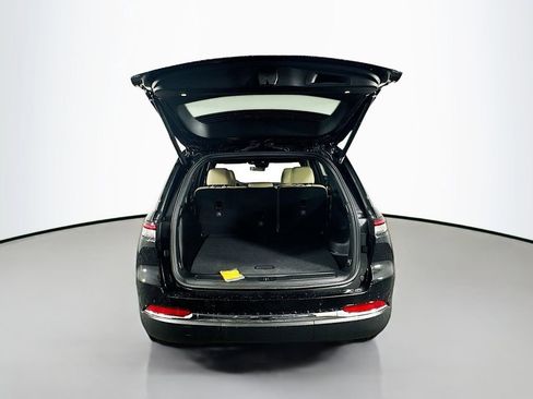 New 2025 Jeep Grand Cherokee Limited image 16