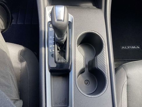 Used 2025 Nissan Altima 2.5 SV FWD image 24