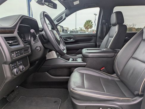 Used 2022 Chevrolet Suburban Premier image 18