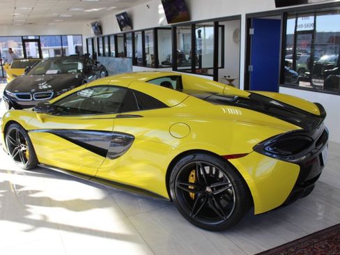 Used 2018 McLaren 570S Spider RWD image 4