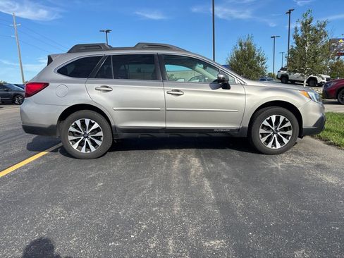 Used 2017 Subaru Outback 2.5i Limited AWD/4WD image 2