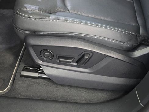 Used 2023 Audi Q8 Prestige image 36