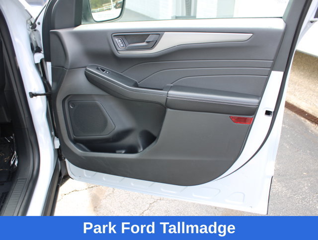 Used 2025 Ford Escape Active AWD/4WD image 19