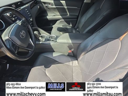 Used 2019 Toyota Camry XLE w/ Carpet Mat Package FWD image 14