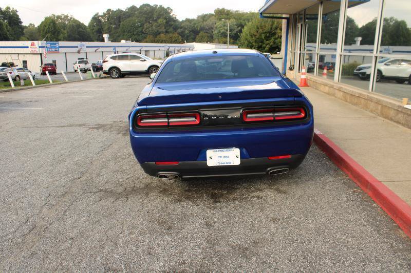 Used 2019 Dodge Challenger SXT RWD image 5
