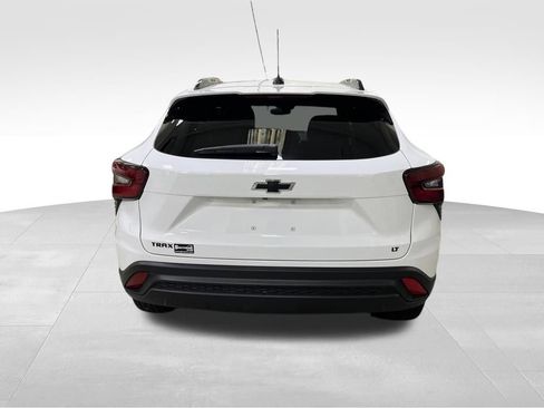 Used 2026 Chevrolet Trax LT w/ Midnight Edition FWD image 4