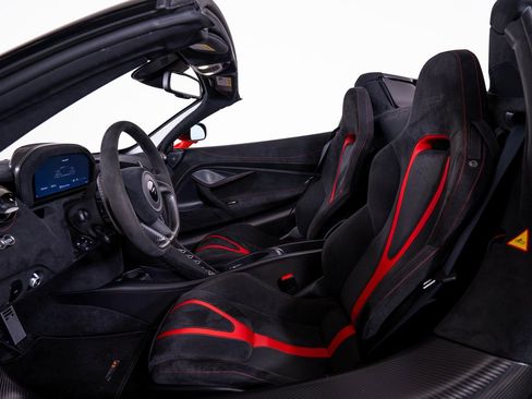 Used 2022 McLaren 765LT image 21