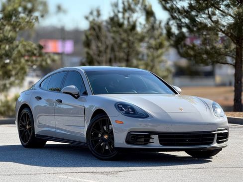 Used 2018 Porsche Panamera 4S image 12