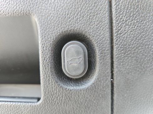 Used 2020 Chevrolet Suburban Premier image 30