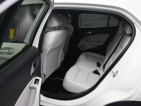 Used 2016 Mercedes-Benz GLA 250 image 31