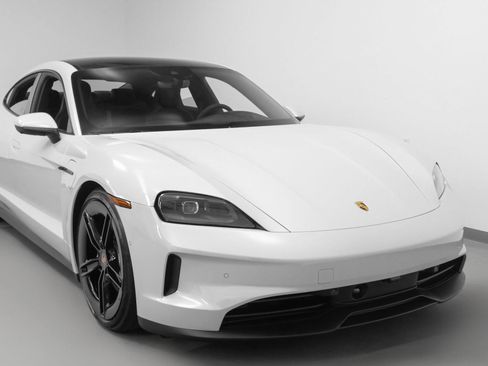 New 2025 Porsche Taycan image 9