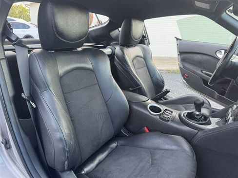 Used 2010 Nissan 370Z Touring RWD image 9
