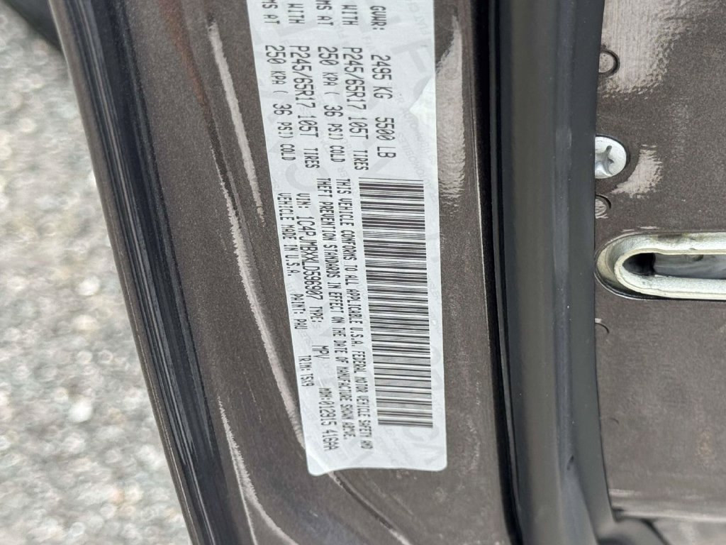 Used 2020 Jeep Cherokee Trailhawk AWD/4WD image 30