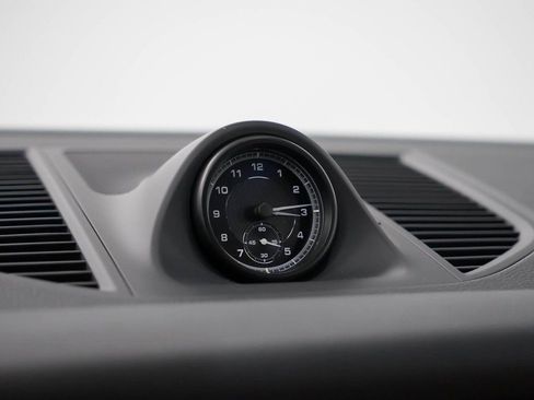 Certified 2025 Porsche Macan image 29