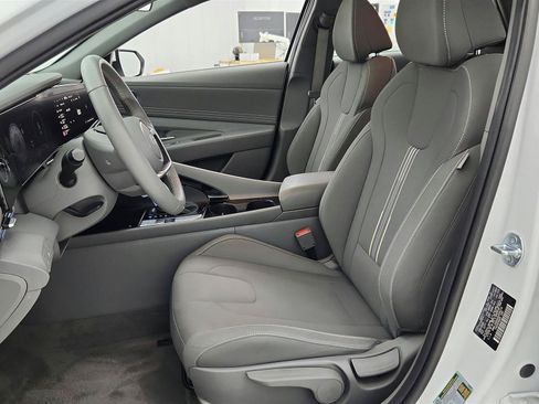 Used 2025 Hyundai Elantra SEL FWD image 26