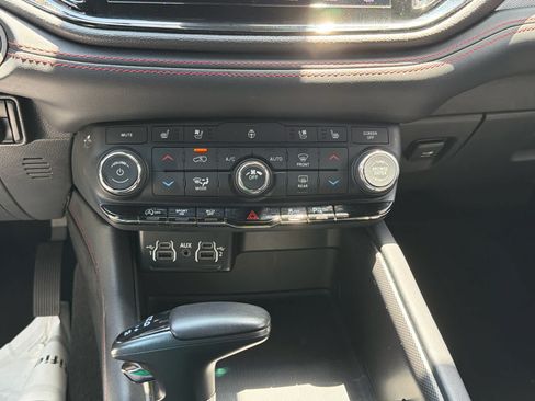 Used 2024 Dodge Durango GT RWD image 30