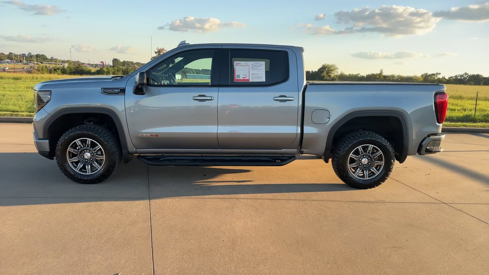 Used 2024 GMC Sierra 1500 AT4 w/ Technology Package AWD/4WD image 6